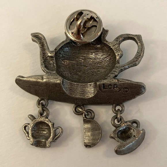 🚨last call🚨 Vintage pewter Tea Time Brooch with dangle charms signed LCD - Picture 3 of 6